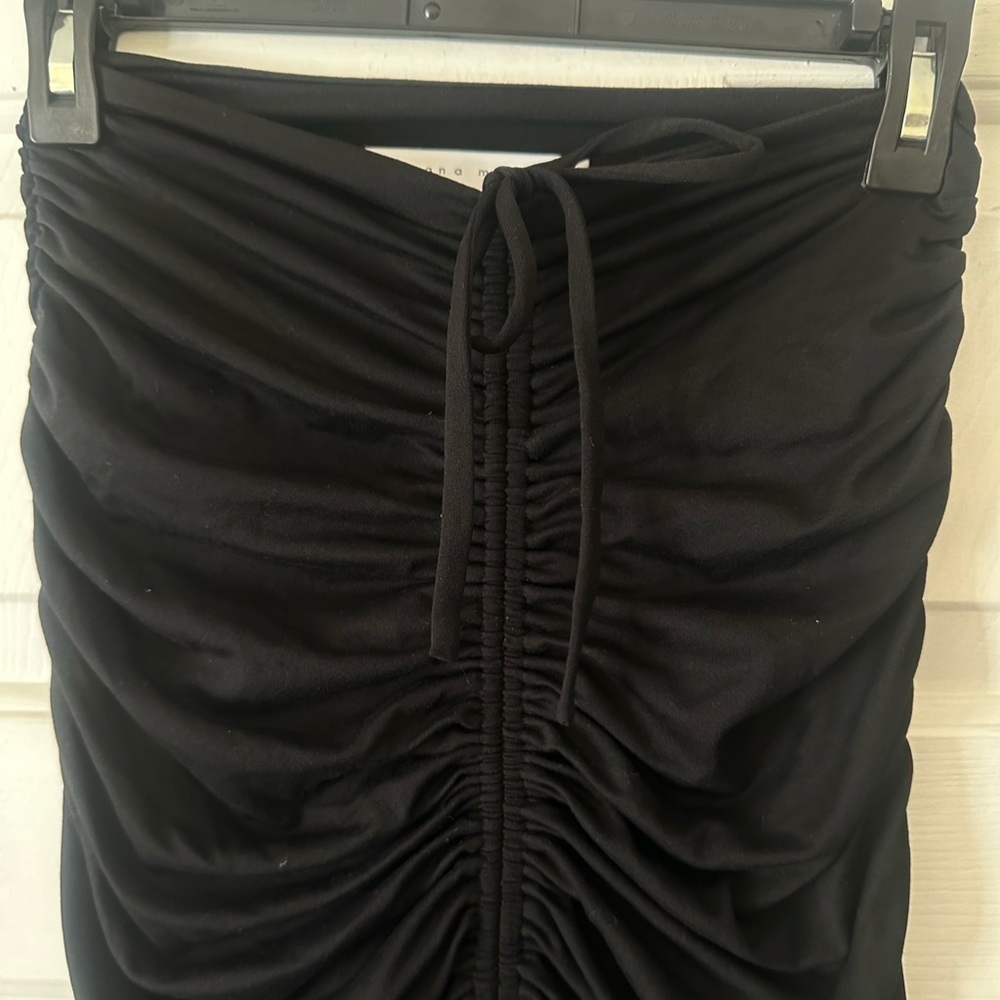 Susana Monaco Black midi skirt with ruched front and front slit, size xs - Picture 3 of 8